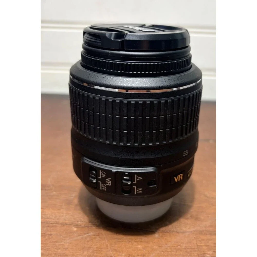 Nikon AF-S DX Nikkor 18-55mm f/3.5-5.6 dx vr Auto Lens